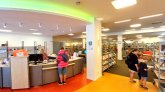 Gezeigt wird ein Blick in die  Bibliothek Rheda