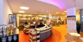 Gezeigt wird ein Blick in die  Bibliothek Rheda
