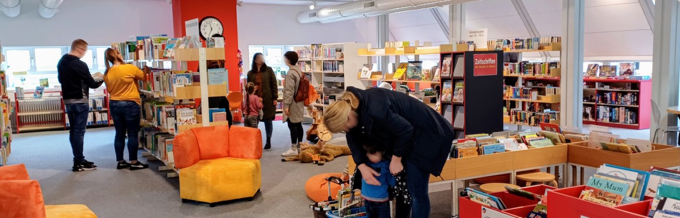 Gezeigt wird ein Blick in die Kinderbibliothek Wiedenbrück