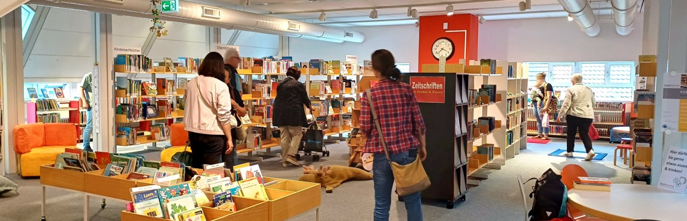 Gezeigt wird ein Blick in die Kinderbibliothek Wiedenbrück