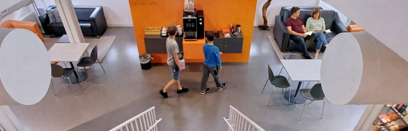 Gezeigt wird ein Blick in das Lesecafé Wiedenbrück