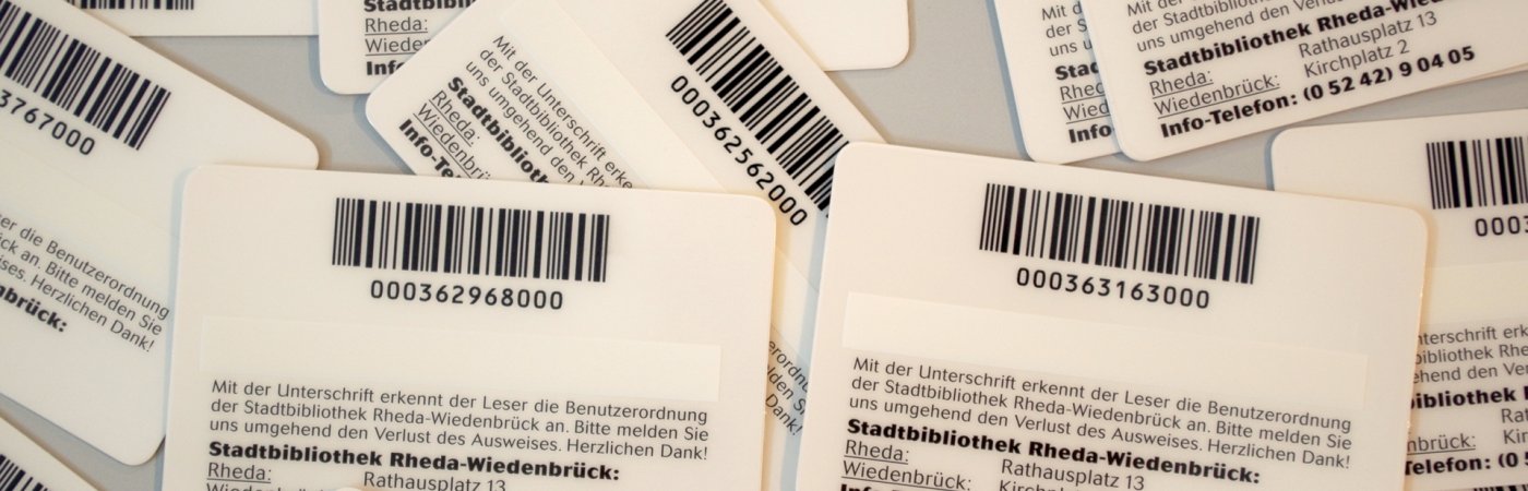 Kundenkarten Gezeigt werden Kundenkarten der Stadtbibliothek Rheda-Wiedenbrück, die durcheinander nebeneinanderliegen