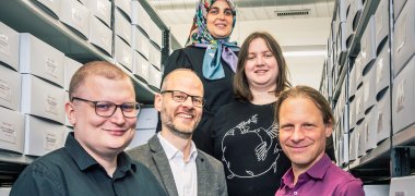 Gezeigt wird das Team des Kreisarchivs Gütersloh