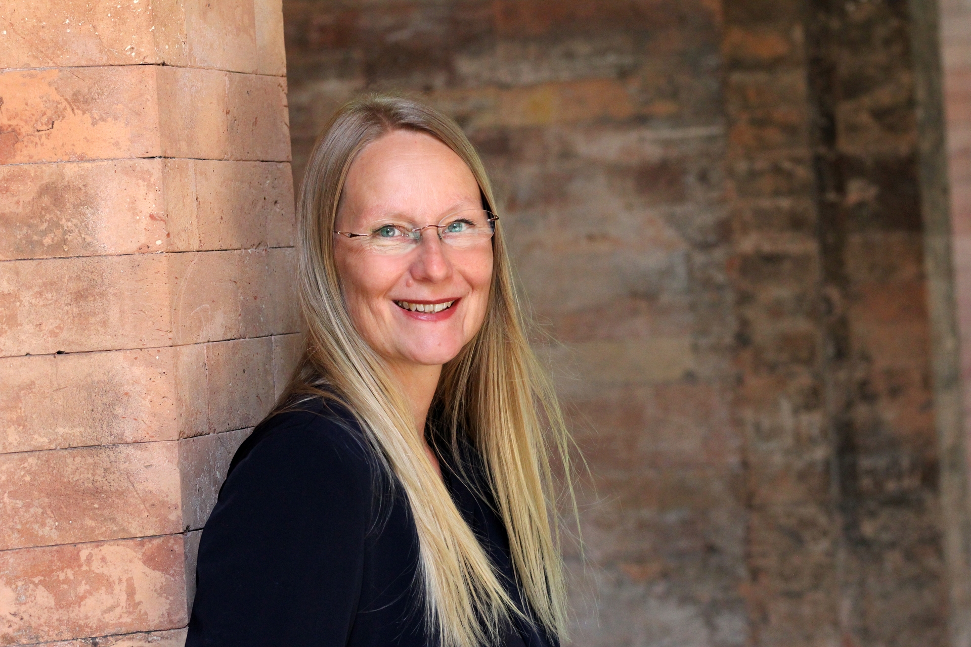 Zu sehen ist ein Portraitfoto der Autorin Karen Kliewe
